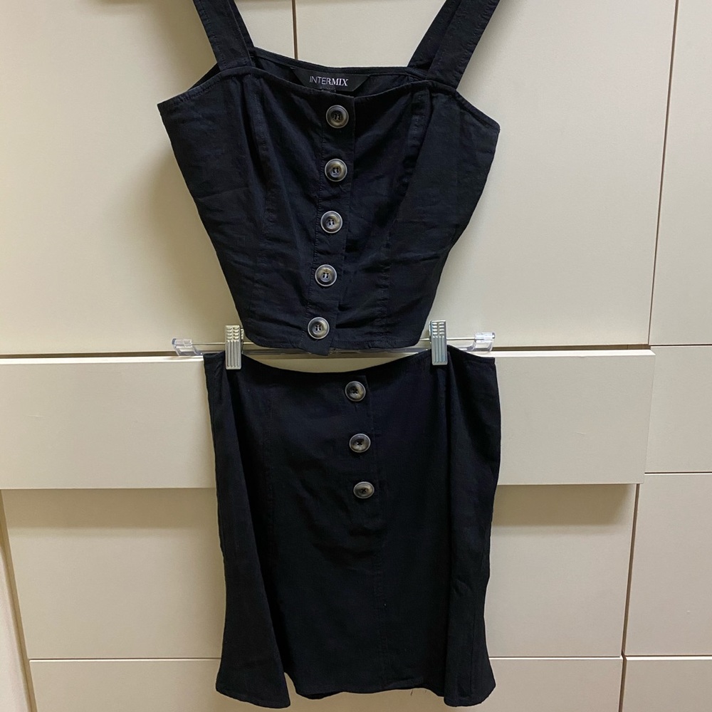 INTERMIX MATCHING SKIRT AND CROP TOP Size 0
